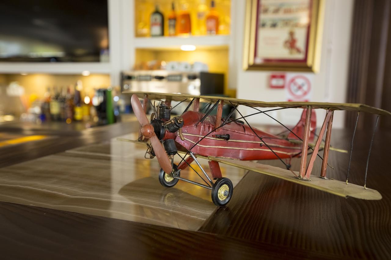 Hotel Aviator Boutique Otopeni Ngoại thất bức ảnh